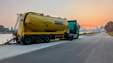 Pxl 20240919 054032244.mp~2